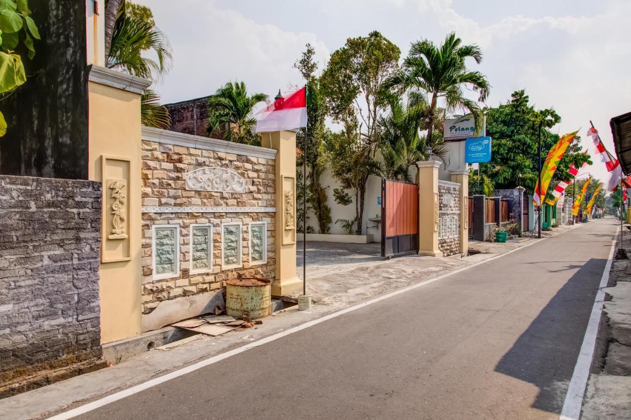 Oyo 3831 Pelangi Residence Syariah Surakarta  Экстерьер фото