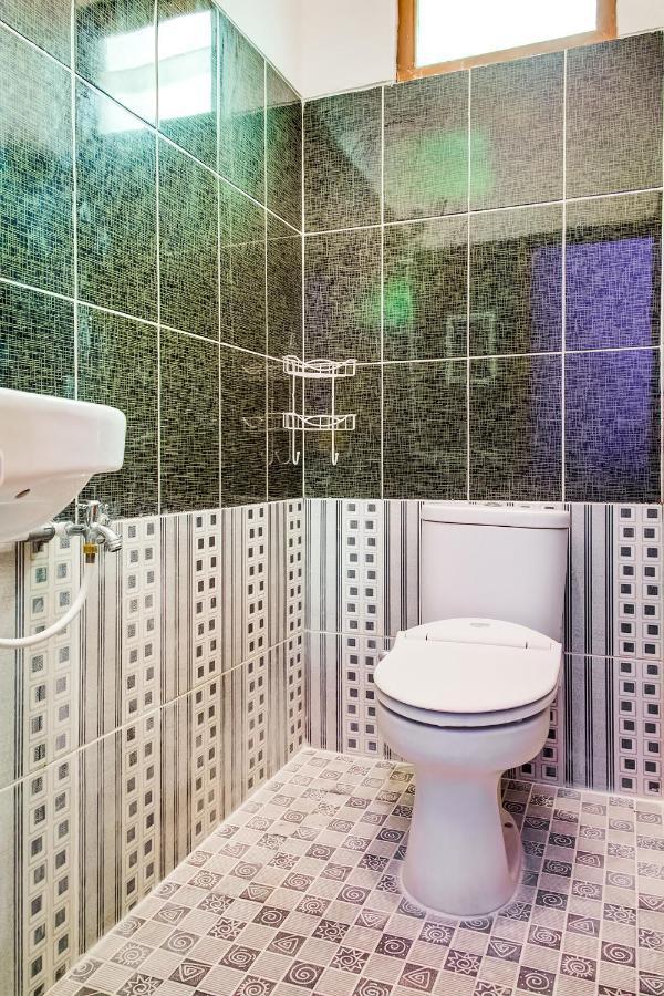 Oyo 3831 Pelangi Residence Syariah Surakarta  Экстерьер фото