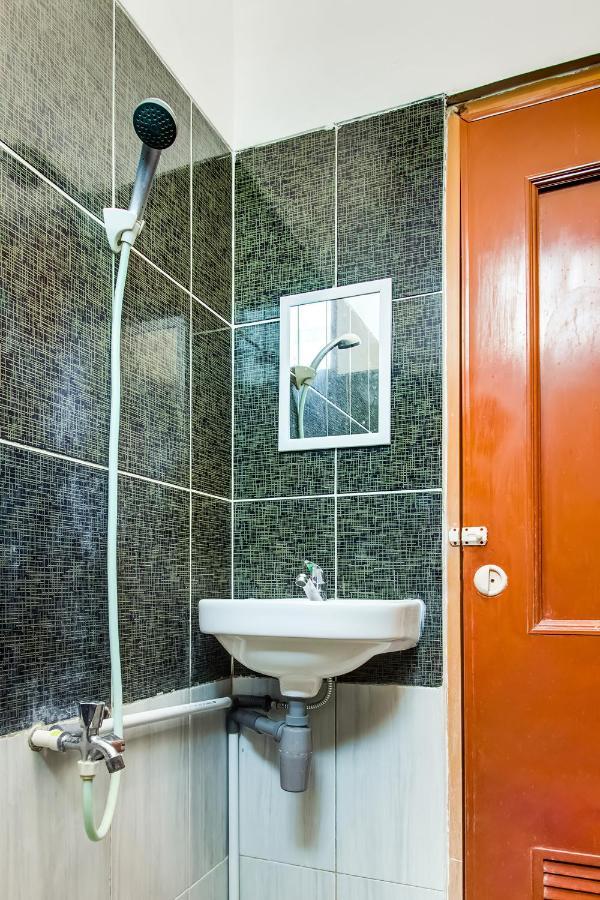 Oyo 3831 Pelangi Residence Syariah Surakarta  Экстерьер фото