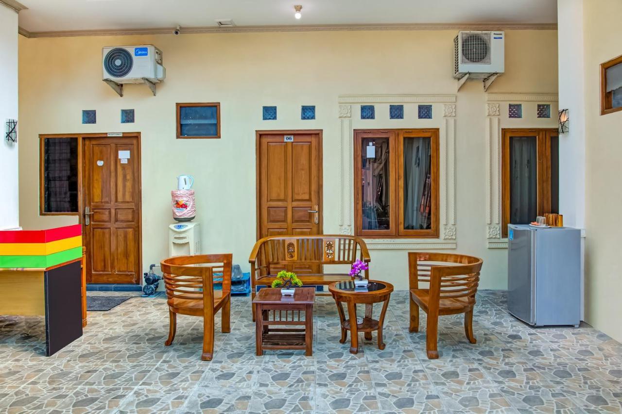 Oyo 3831 Pelangi Residence Syariah Surakarta  Экстерьер фото