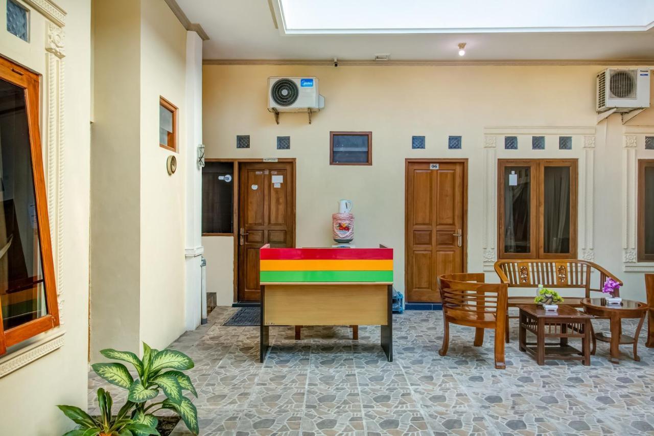 Oyo 3831 Pelangi Residence Syariah Surakarta  Экстерьер фото