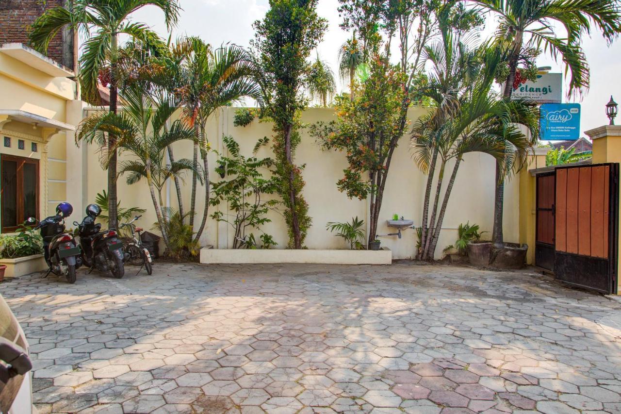 Oyo 3831 Pelangi Residence Syariah Surakarta  Экстерьер фото