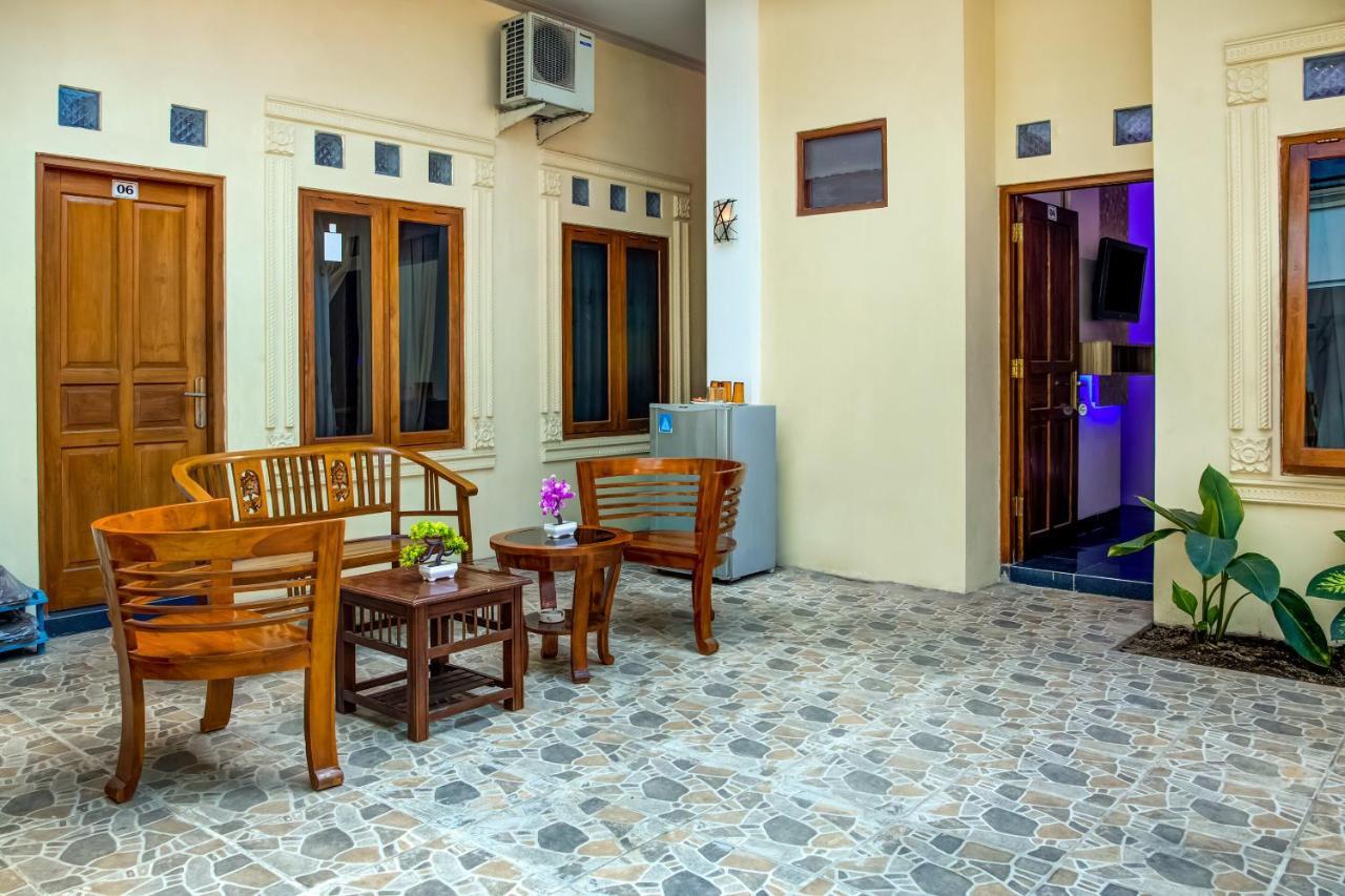 Oyo 3831 Pelangi Residence Syariah Surakarta  Экстерьер фото