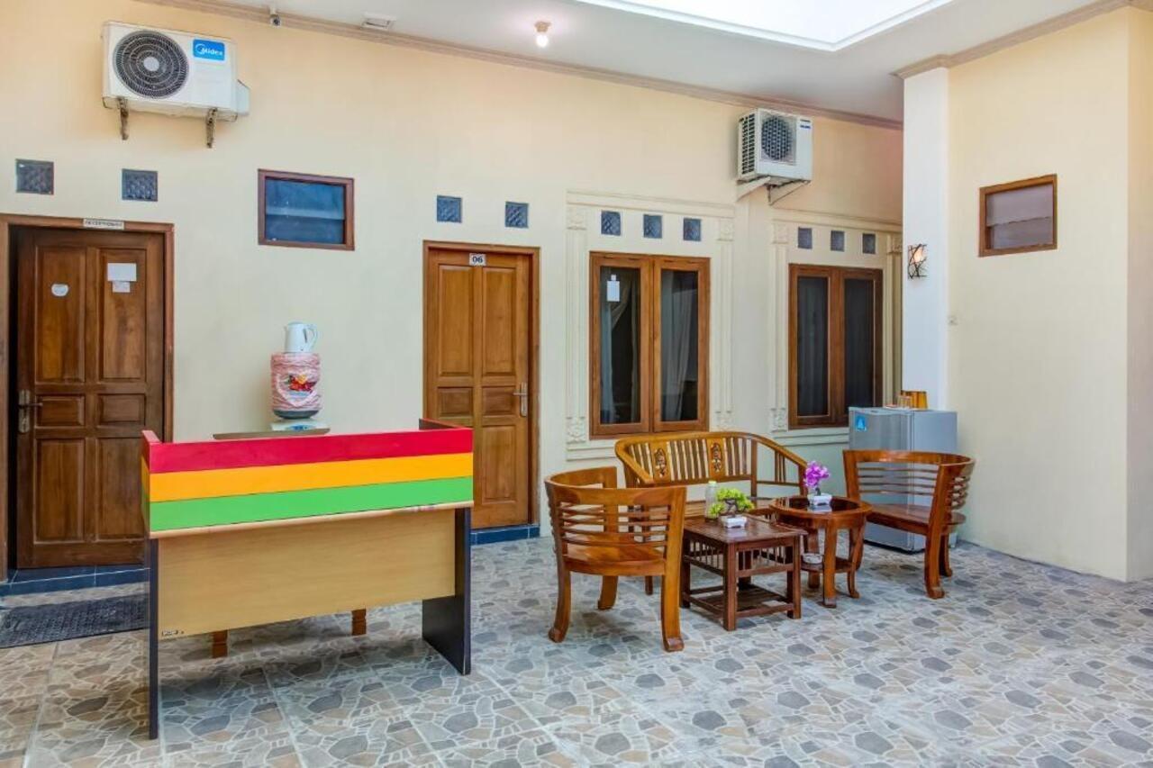 Oyo 3831 Pelangi Residence Syariah Surakarta  Экстерьер фото